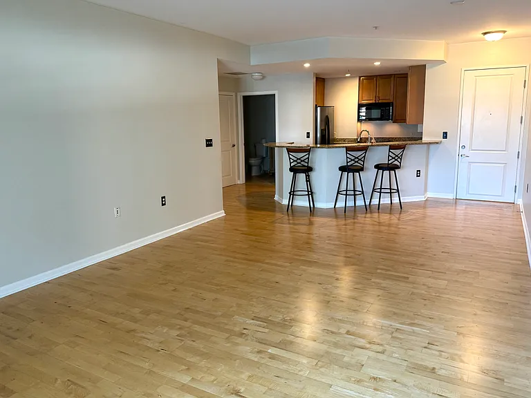 975 N Lincoln St #4G — Photo 6