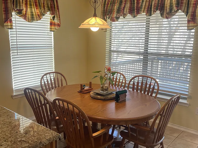 220 E Creekview Dr — Photo 15