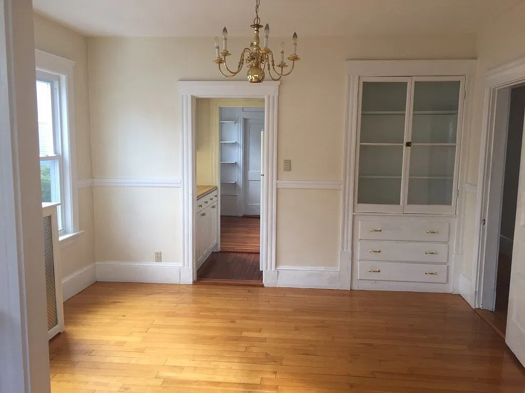 3 bed, 1.0 bath, 1427 sqft, $2,900 — Photo 2