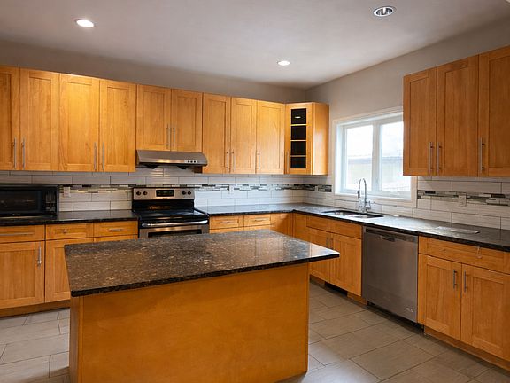 4th image of 11916 78th St NW