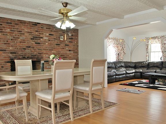 3rd image of 54 Vanech Dr