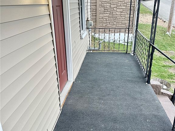 4th image of 409 S Summit St