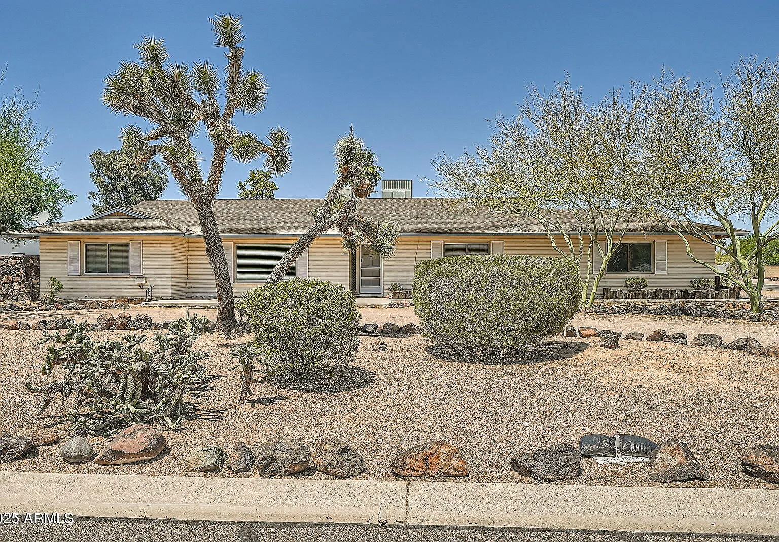 4 bed, 2.5 bath, 2120 sqft, $3,000 — Photo 1