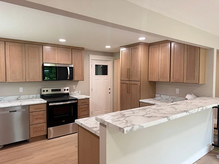 3033 Dickens Ave — Photo 4