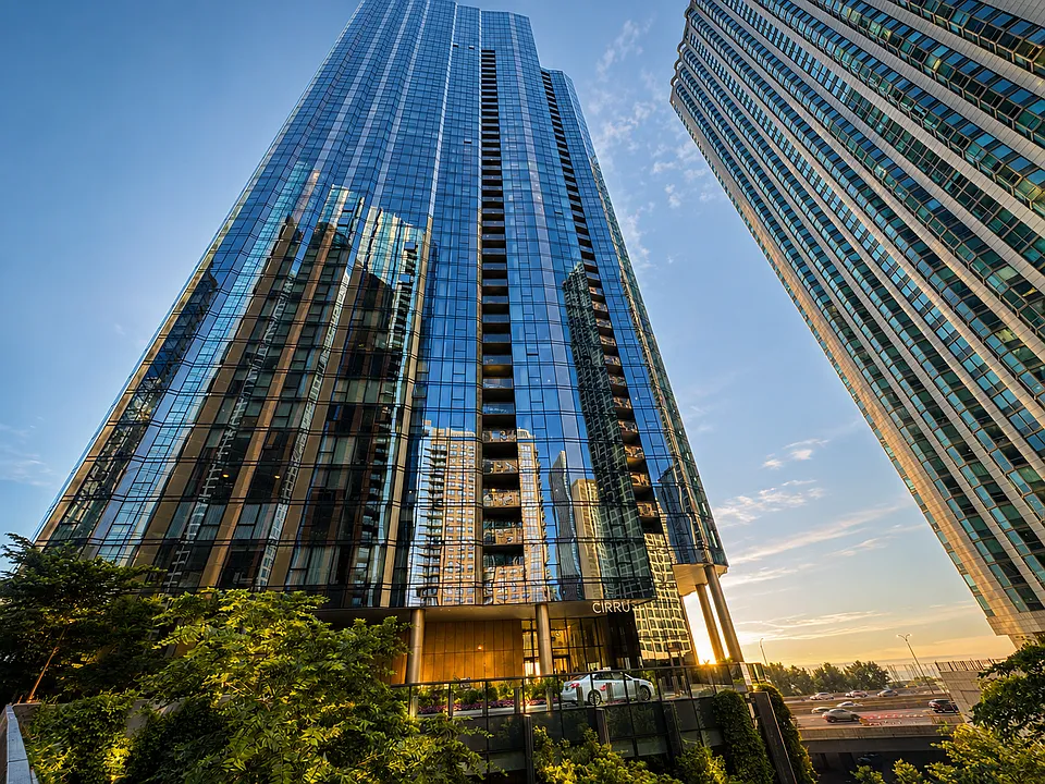 211 N Harbor Dr #2007