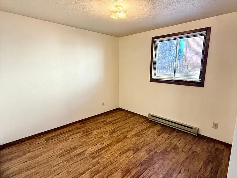 4914-4920 Basswood Dr — Photo 15