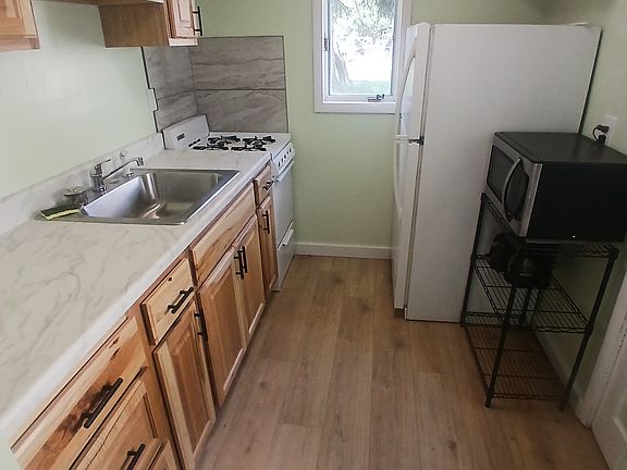 5th image of 618 W Main St