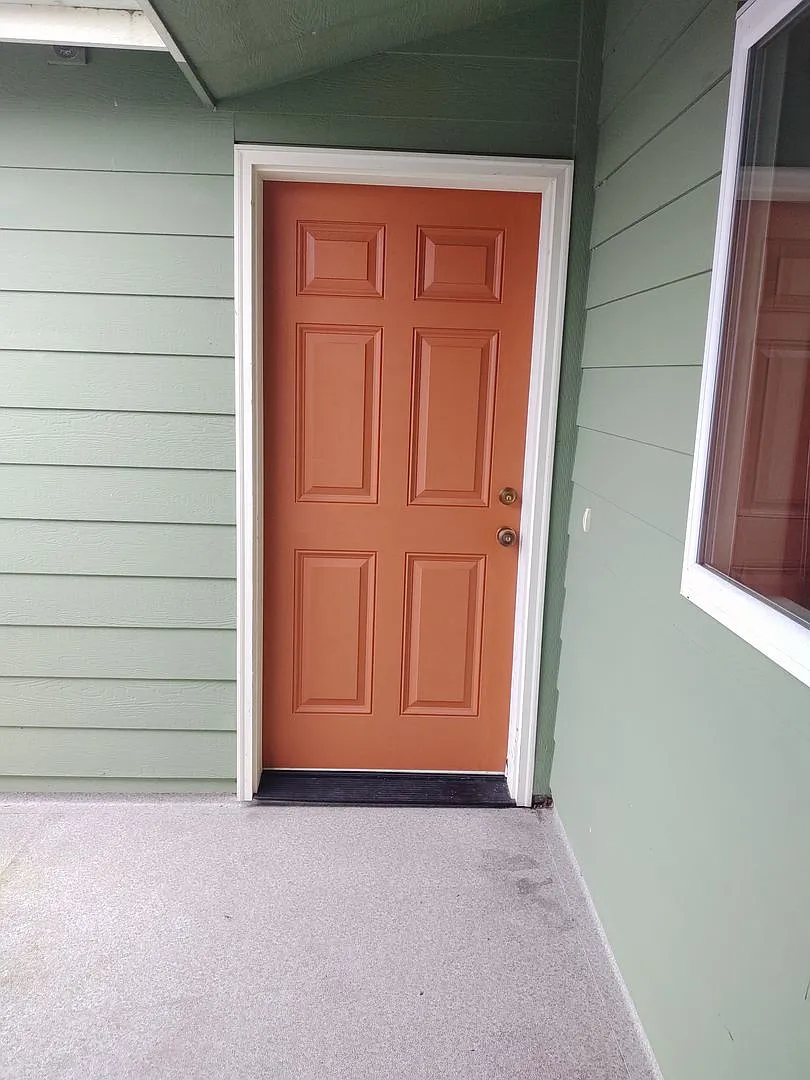 Whispering Pines Apts (155 Northeast Kettle Street) — Photo 2