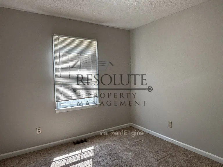 817 Dalewood Dr — Photo 6
