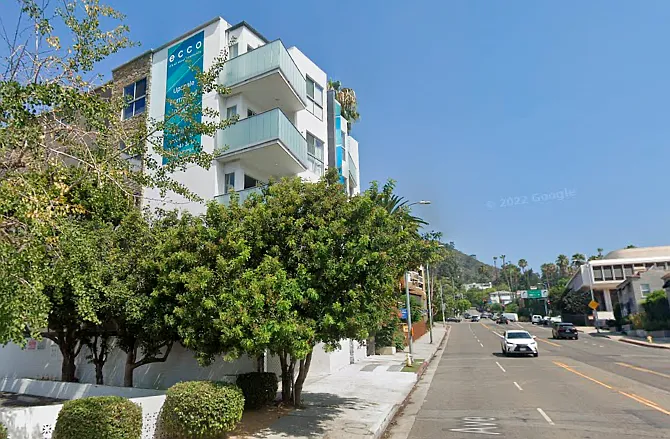 1747 N La Brea Ave — Photo 34