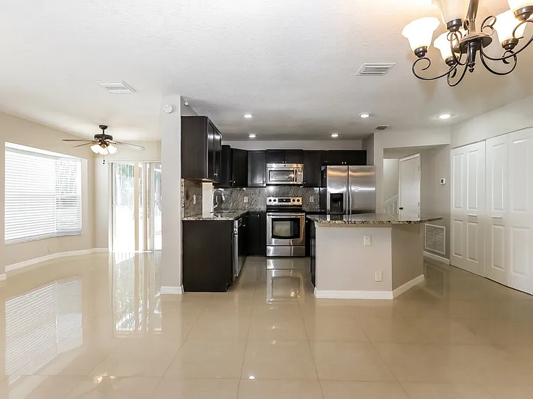 10045 Country Brook Rd — Photo 9