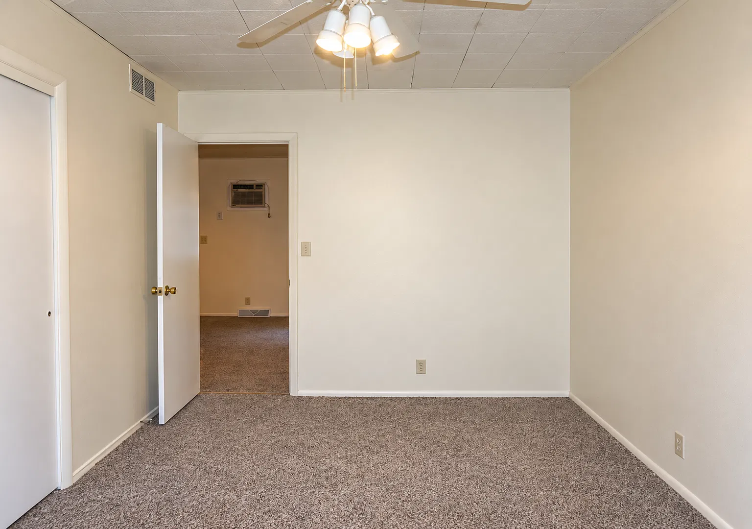 202MU — Photo 4