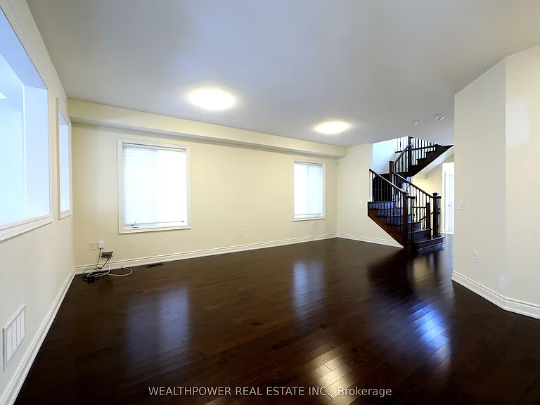 248 Belmore Ct — Photo 4