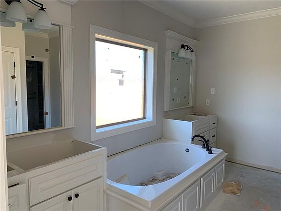 3rd image of 1107 N Ella Kate Ln