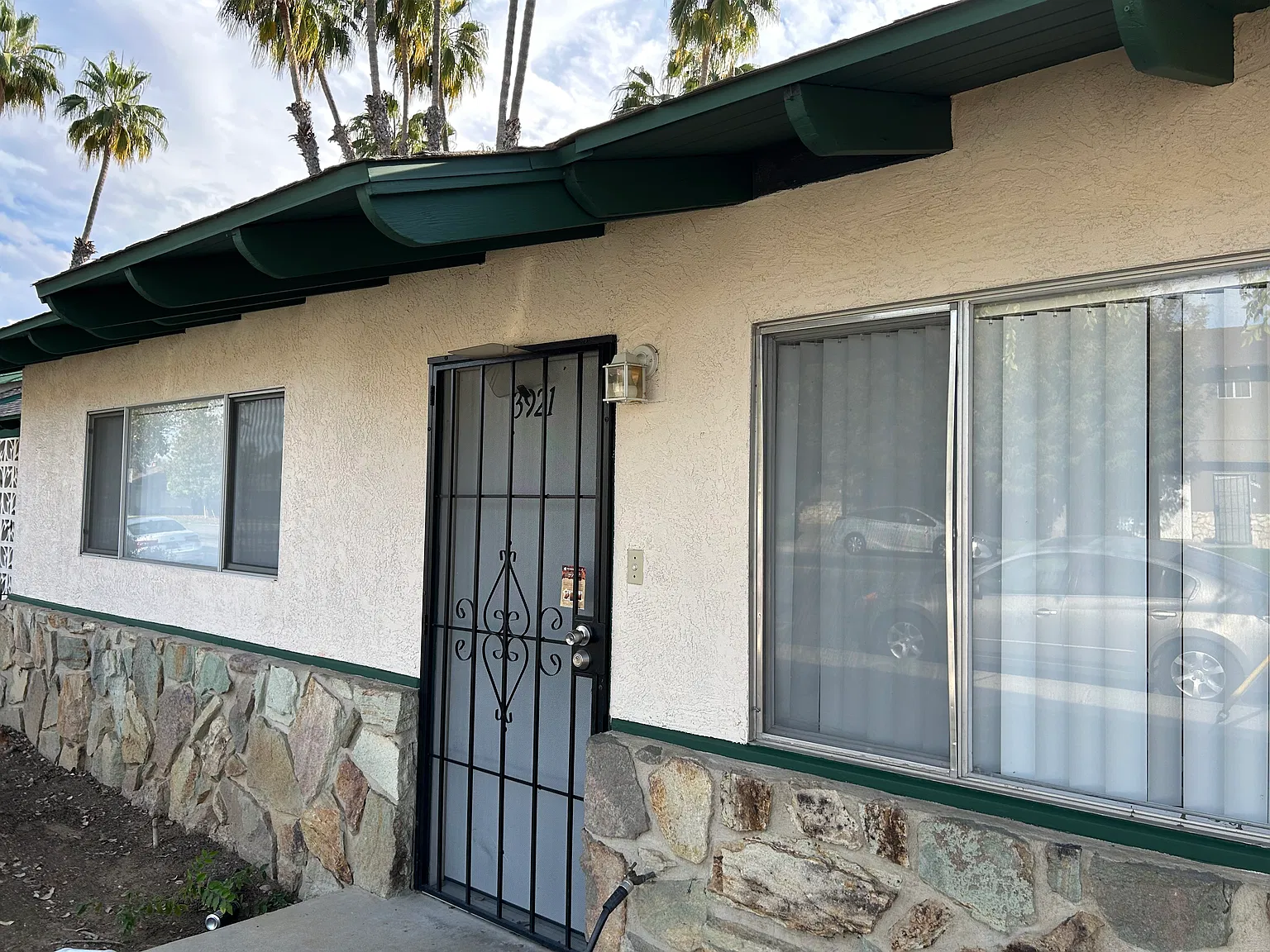 2 bed, 800 sqft, $1,560 — Photo 1