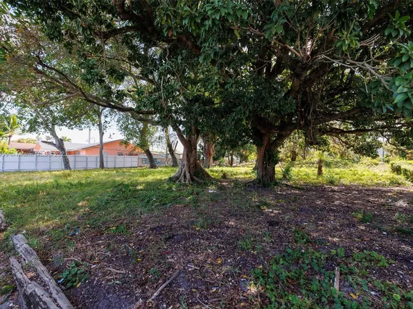 4518 NW 4th St, Miami, FL 33126