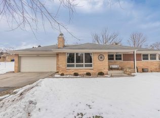 16160 Keller Dr, Brookfield, WI 53005