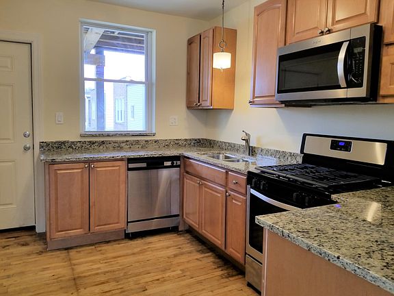 4th image of 4710 W Dickens Ave #2