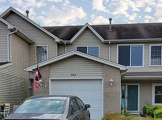 902 N Oak Creek Dr, Genoa, IL 60135