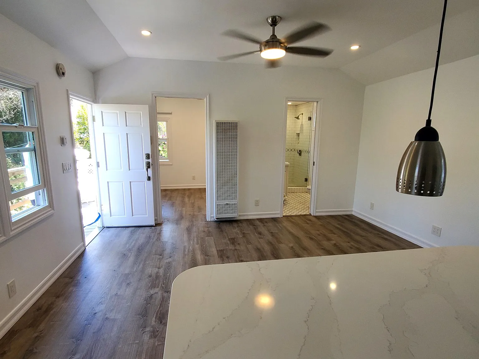 1 bed, 450 sqft, $3,100 — Photo 3