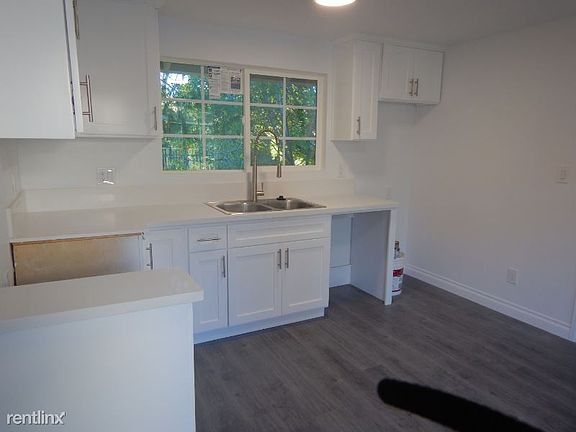 5th image of 10153 Petit Ave