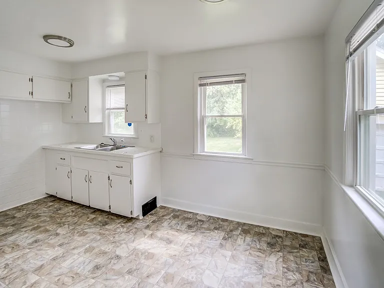 1343 Victory Dr — Photo 14