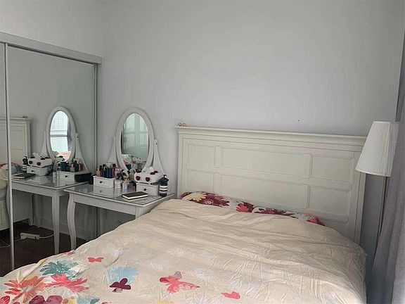 4th image of 15 Grenville St #3002