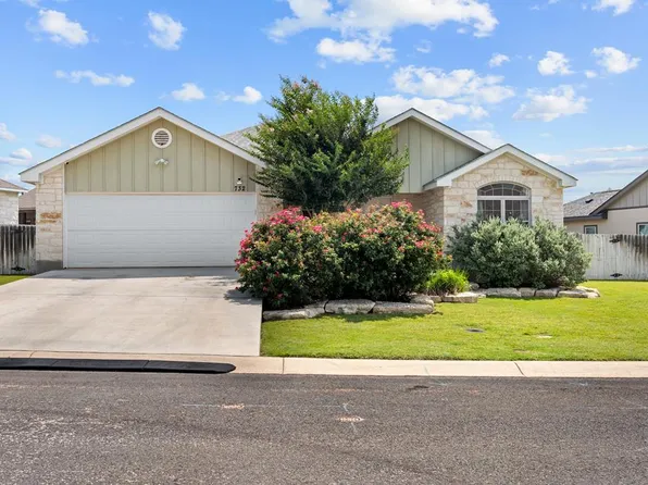 732 Northern Red Oak Ln, Fredericksburg, TX 78624