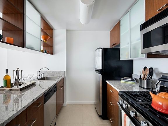 4th image of 535 W 23rd St #Nph2c