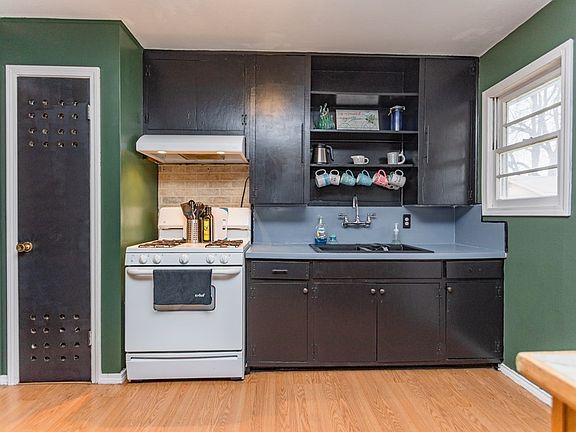 2nd image of 3727 N Jackson Ave