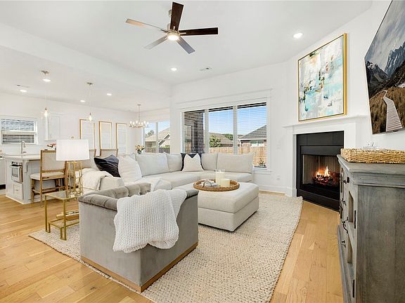 4th image of 4080 Riverdale Dr