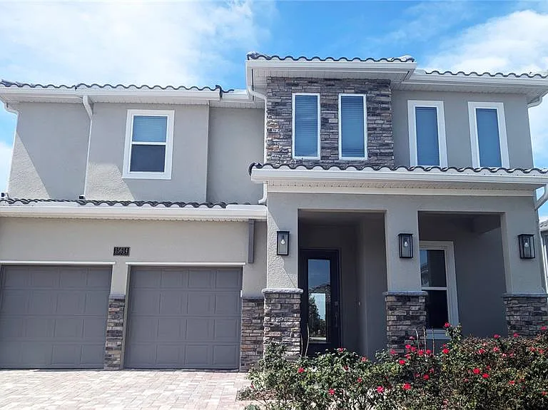 15614 Vetta Dr — Photo 2