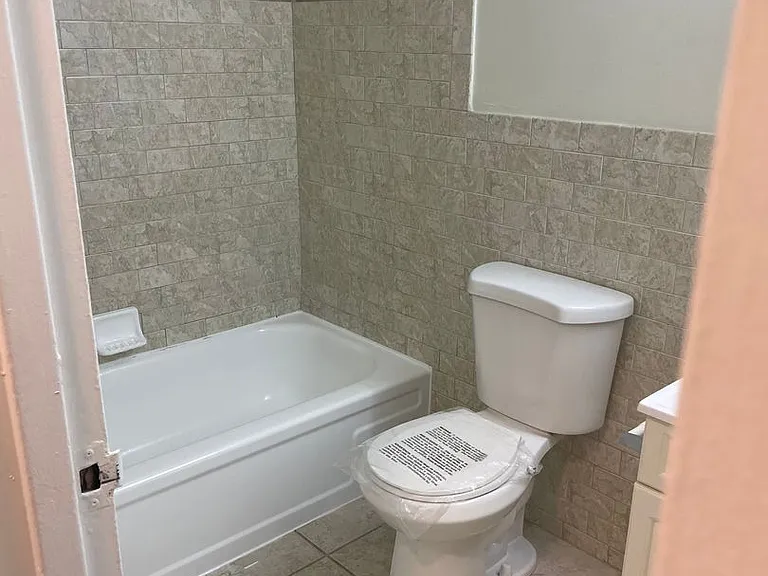 Ridgeway Court Apartments — Photo 25