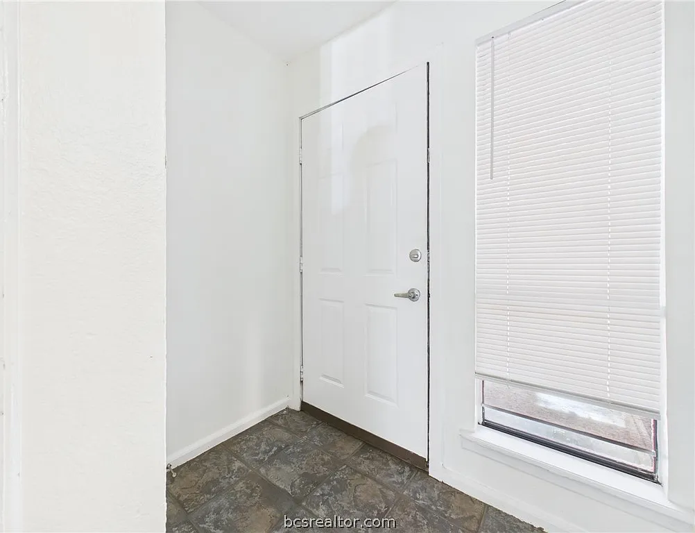 2 bed, 1106 sqft, $1,050 — Photo 2
