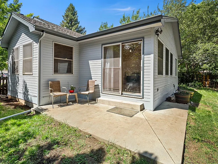 1702 Dora St — Photo 48