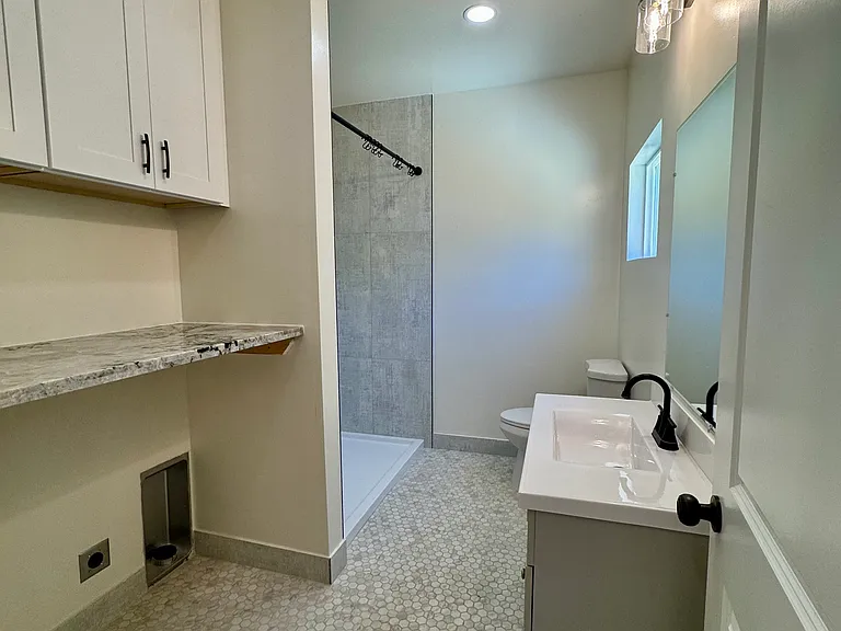 2411 E St — Photo 12