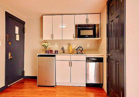 2nd image of 411 E 9th St #13