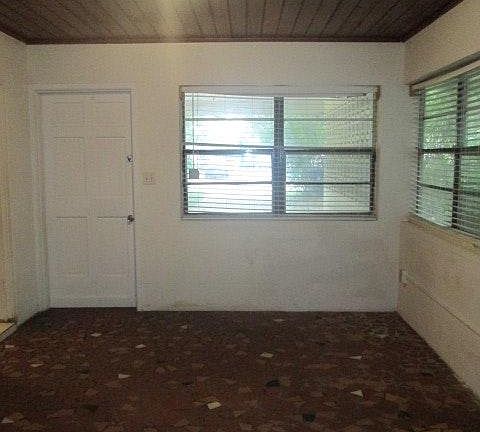 2nd image of 208 N Manhattan Ave