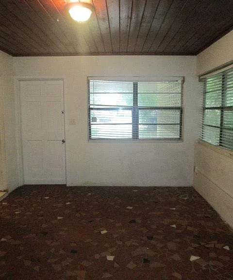 208 N Manhattan Ave — Photo 2