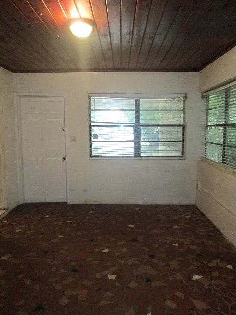 Building Photo - 208 N Manhattan Ave