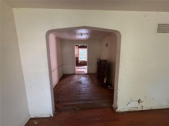 4th image of 7708 Grand Ave
