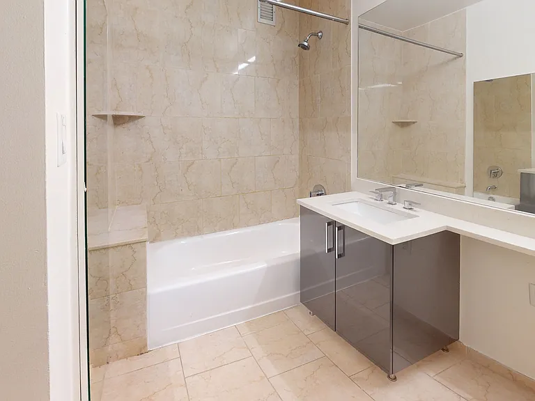 10 Hanover Square — Photo 131