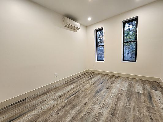 5th image of 945 4th Ave #1