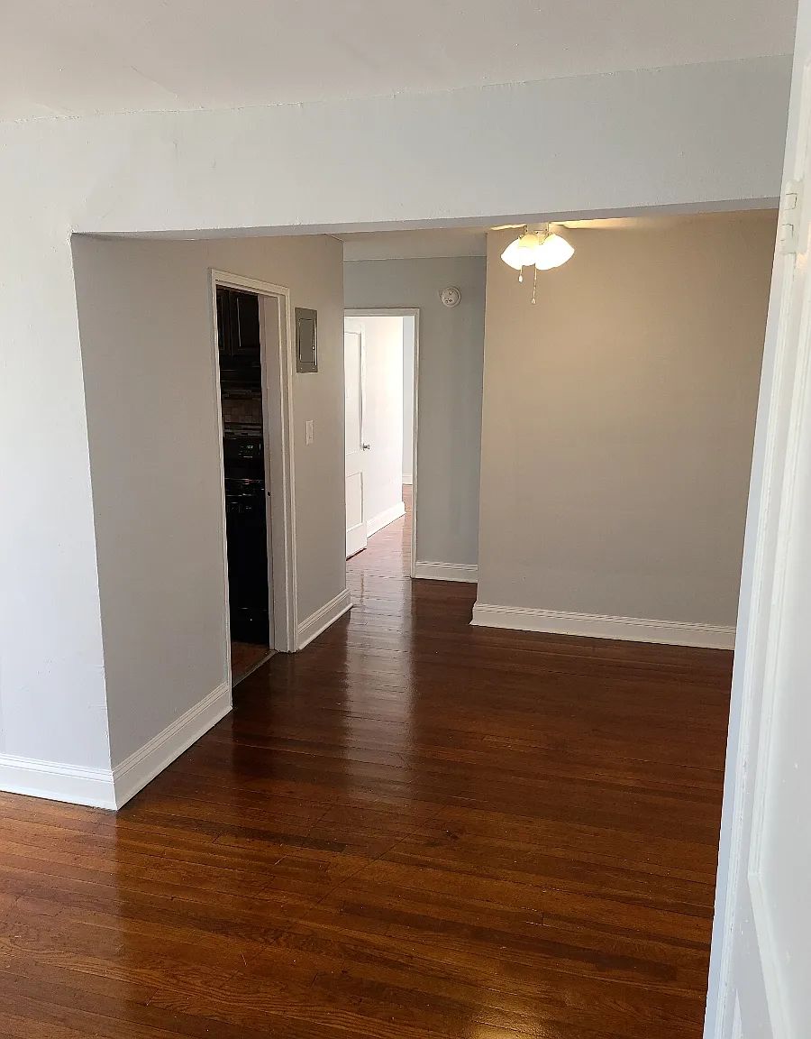 Spacious 2br, Rent Special!! — Photo 2