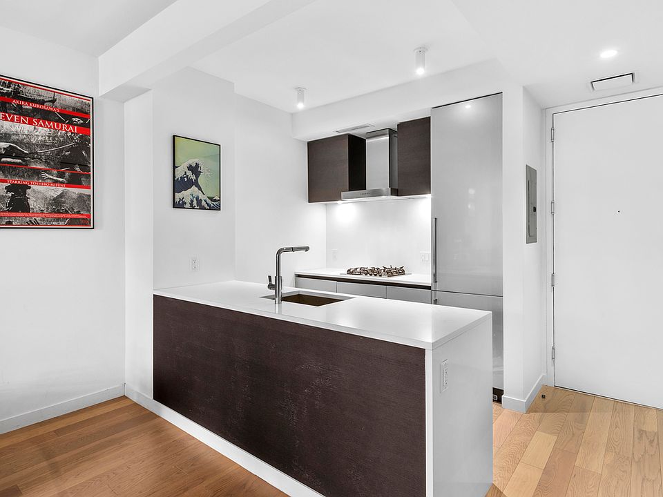 1st image of 540 W 49th St APT 304N