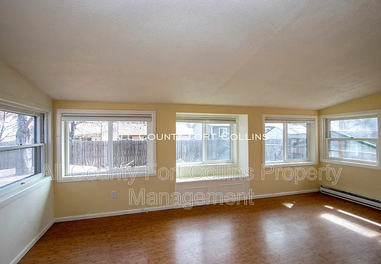 2730 Hanover Dr — Photo 9