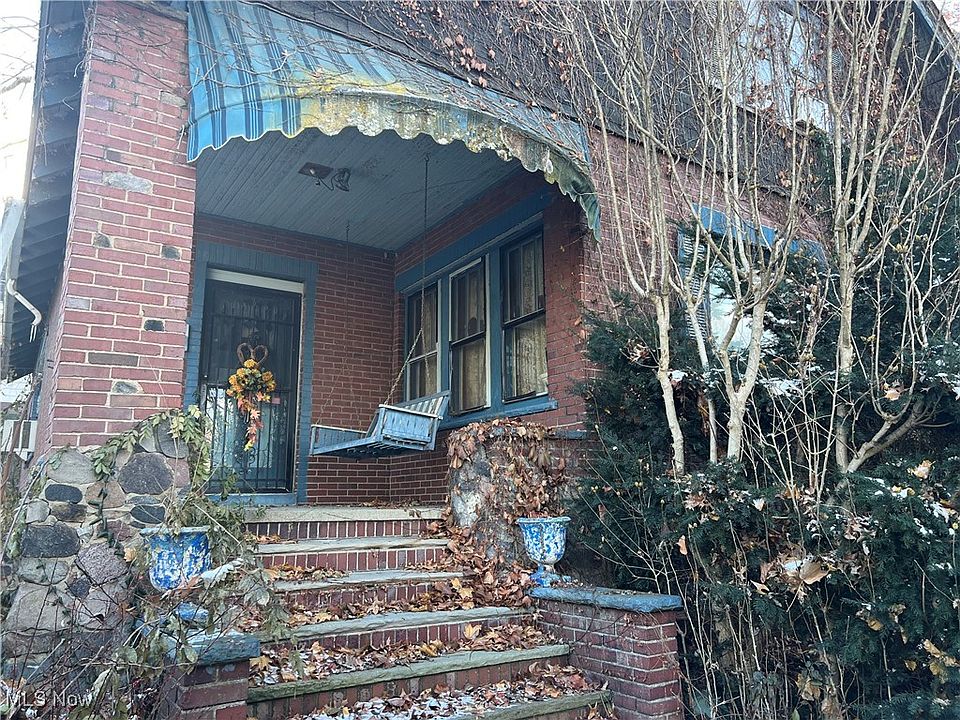 2nd image of 92 Casterton Ave