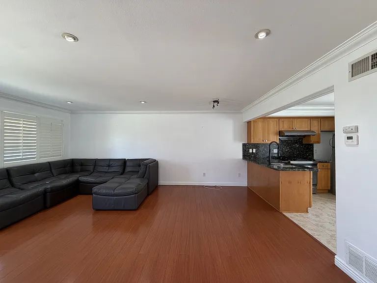 8073 Worthy Dr — Photo 4