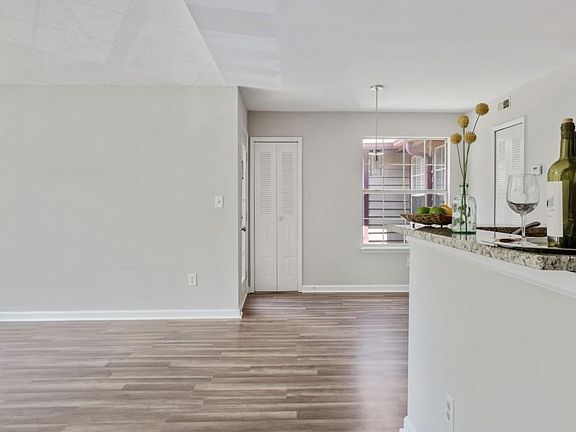 5th image of 605 Cypress Pointe St
