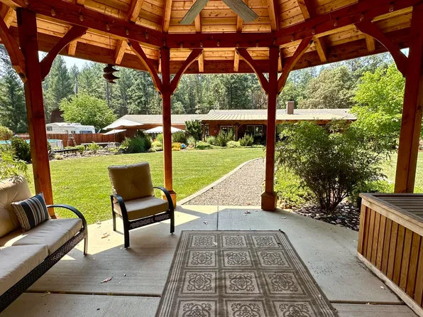 611 The Trees Dr, Williams, OR 97544